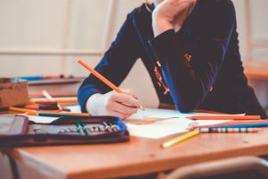 Jak rozwijać umiejętność skutecznego korzystania z platform i narzędzi e-learningowych