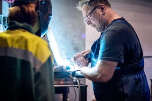 Kurs spawacza: zdobądź umiejętności w spawaniu gazowym i elektrycznym